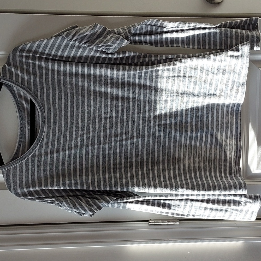 Time & Tru long sleeve top with ruffles grey, white large (12-14)